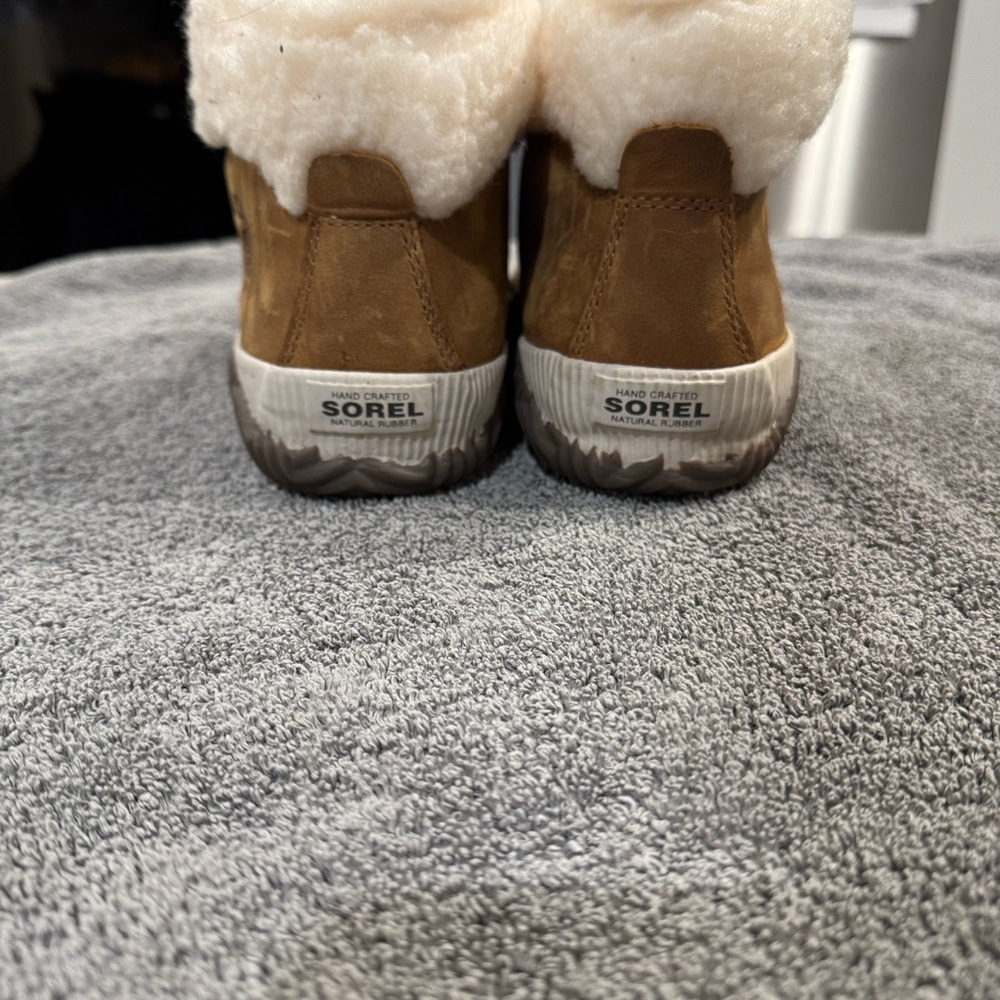 Sorel Tan Boots with Gray Accents - Picture 6 of 6